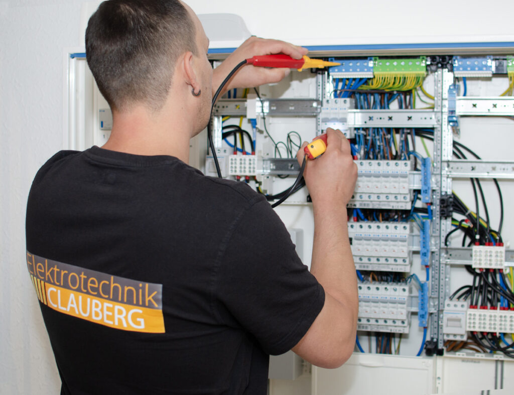 Moderne Zählerschränke 3 Elektrotechnik Clauberg aus Solingen ist ein Meisterbetrieb. So gewährleisten wir Sicherheit für Ihr Zuhause